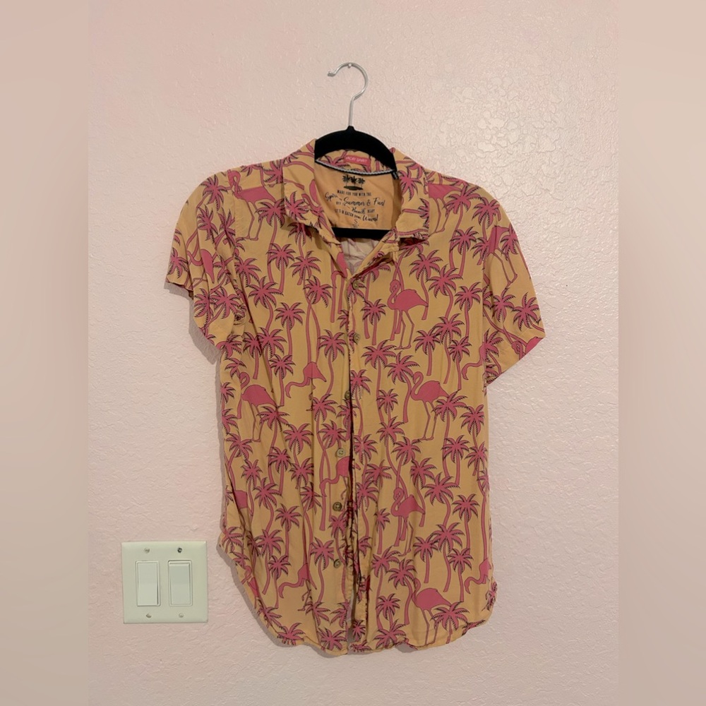 Men’s size small button up Hawaiian shirt.